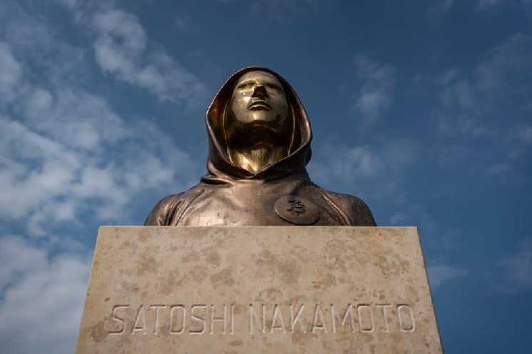 Une statue de Satoshi Nakamoto
