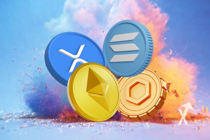 4 coins 2D d'ETH, SOL, XRP et link devant un nuage de fumée de couleurs rose et bleu avec un fond bleu.