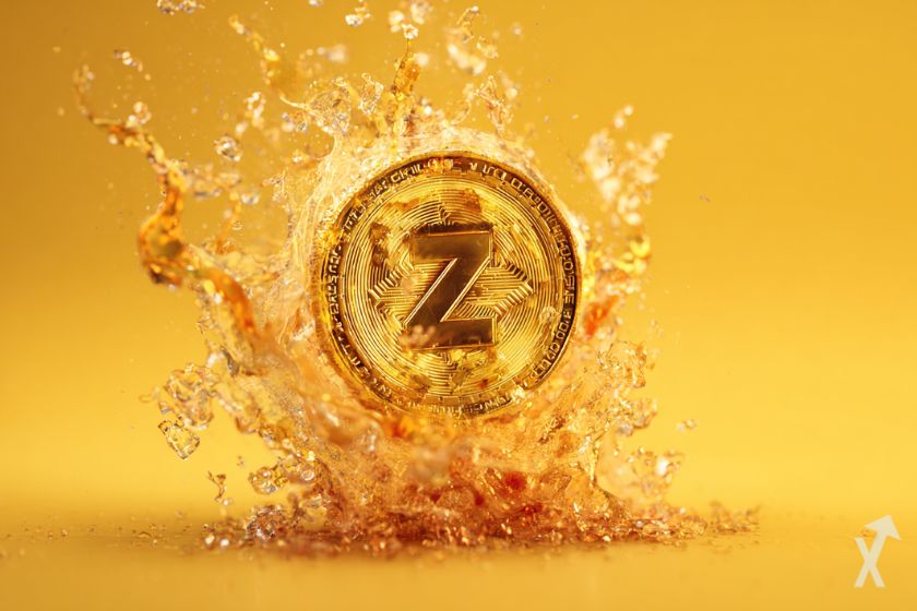 coin 3D zcash zec en pleine explosion lumineuse, giclée d'eau, sur un fond jaune doré