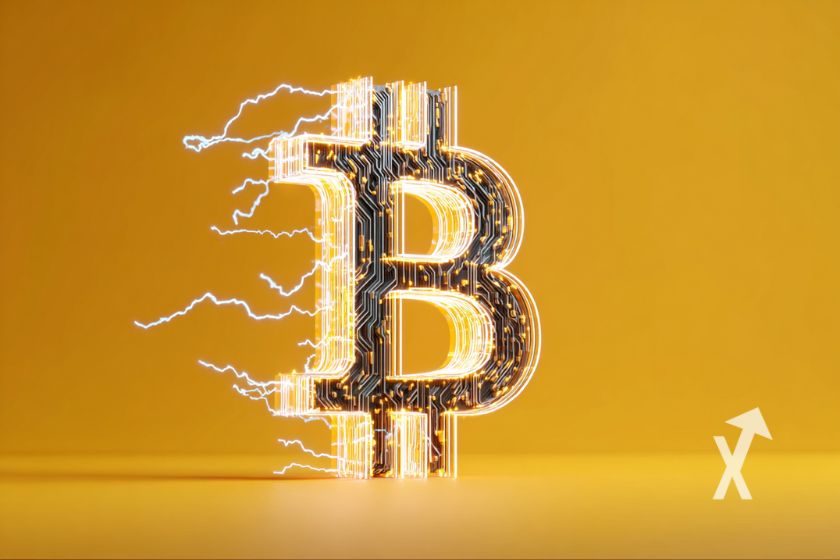 bitcoin fait en courant éectrique avec électricité autour sur un fond jaune orange.