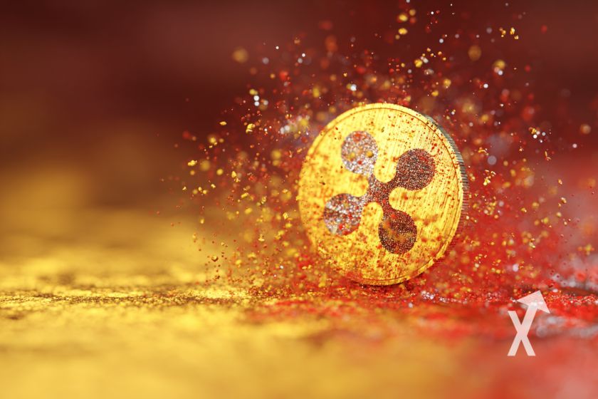 Coin XRP en jaune sur un fond jaune et rouge avec fumée rouge autour du coin