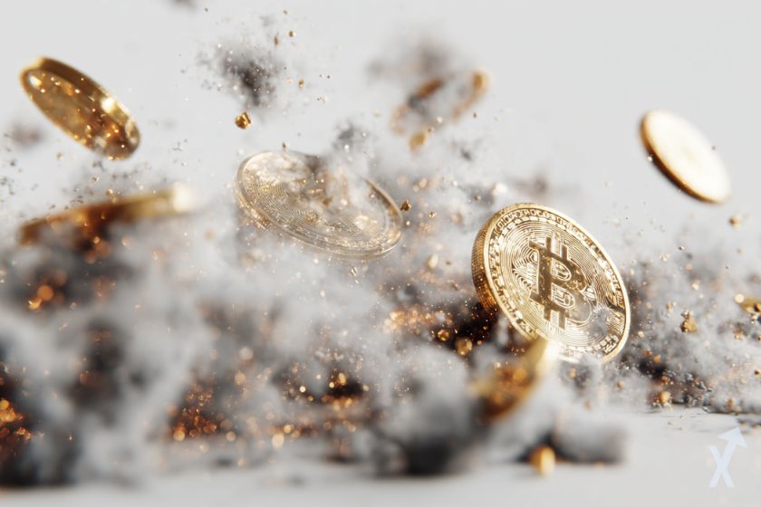 plusieurs coins 3D cryptos dont Bitcoin dans une tempête de fumée et de poussière dorée, fond blanc